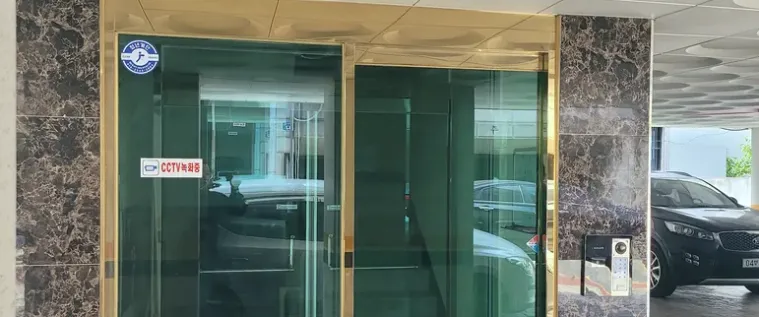 현장 출입문 용접 시공 사진 1