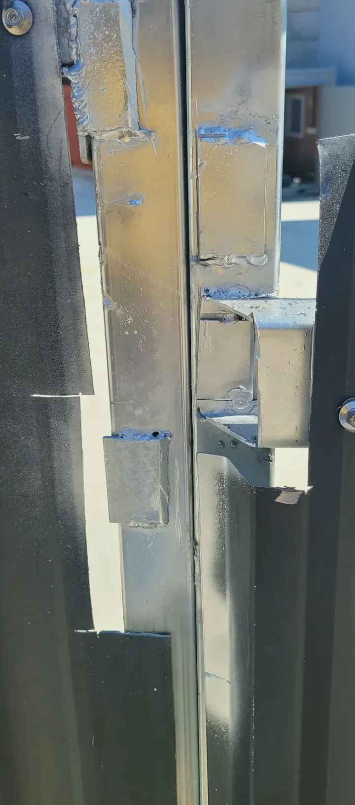 현장 출입문 용접 시공 사례
