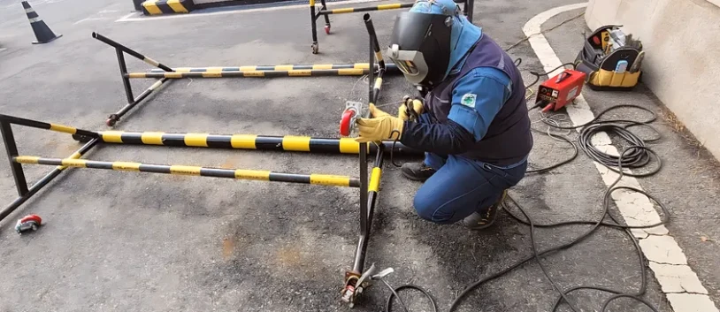 현장 주차 안전 유도 용접 시공 사진 2