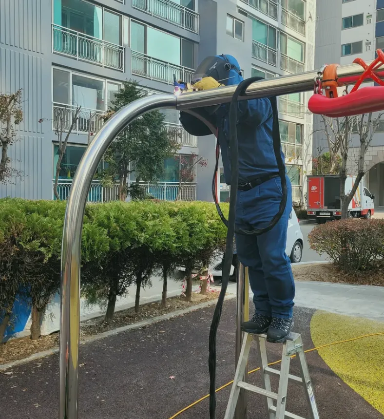 영동군 놀이터 용접 시공 사진 2