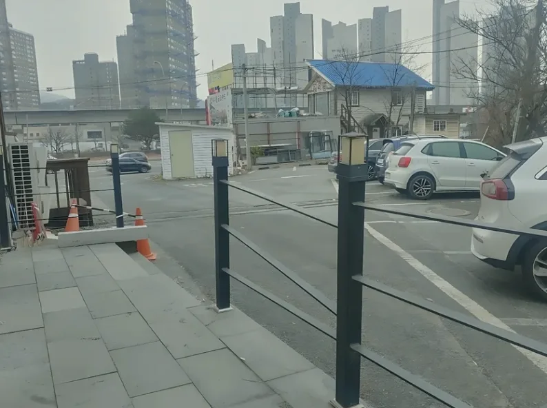 현장 카페테라스 난간용접 시공 사진 2