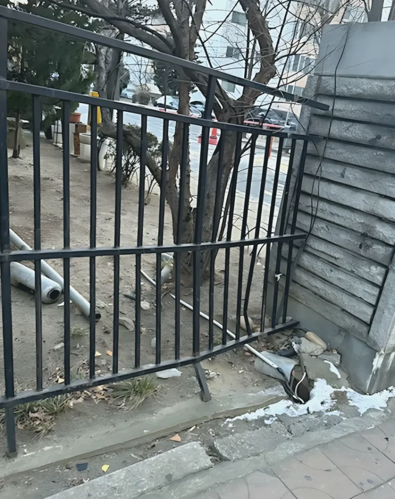 현장 주물휀스 난간용접 시공 사진 3