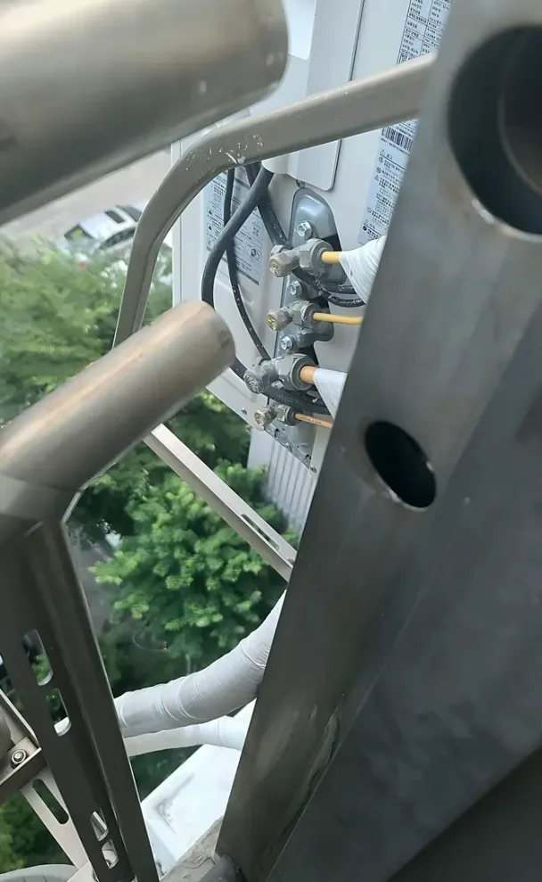 현장 베란다 난간용접 시공 사진 1