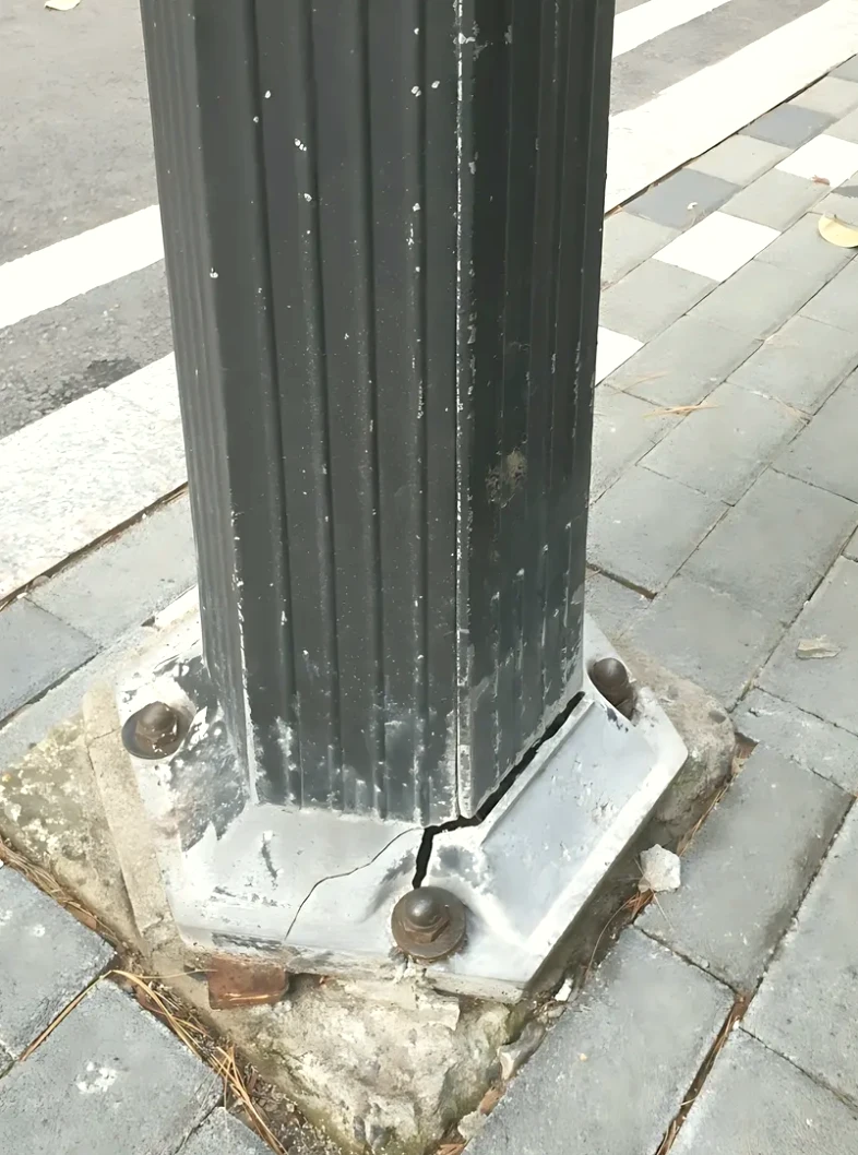 현장 가로등 용접 시공 사례