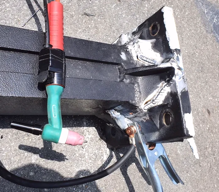 현장 가로등 용접 시공 사진 1