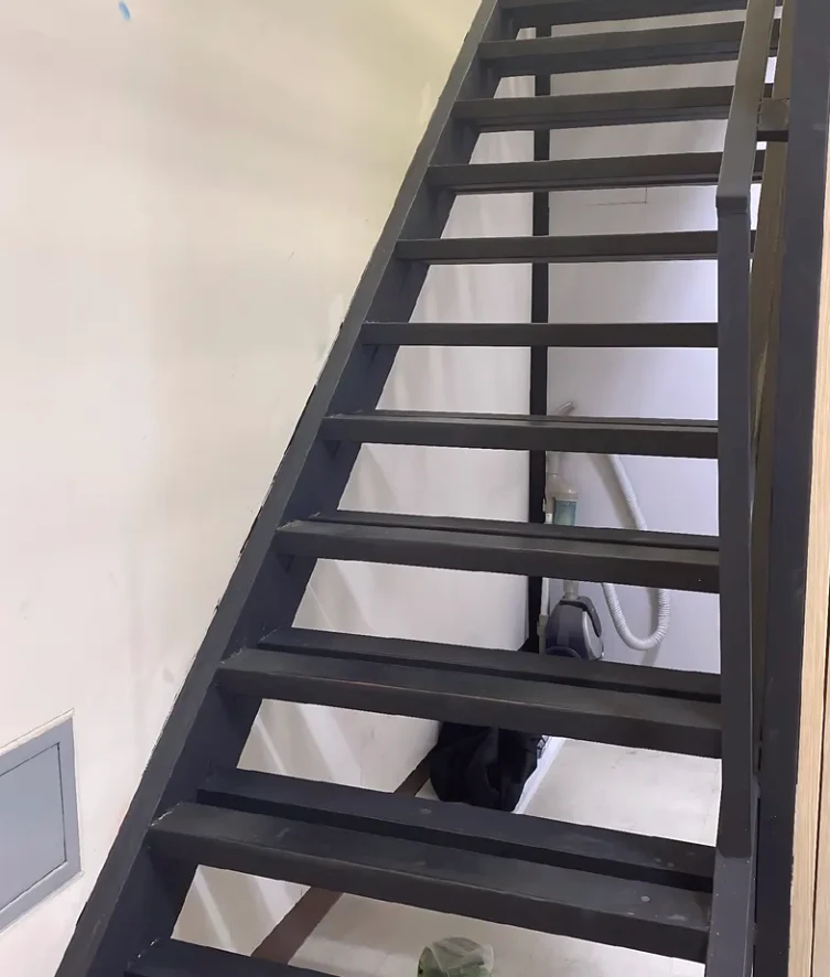 현장 구조물 바닥 계단 용접 시공 사진 3
