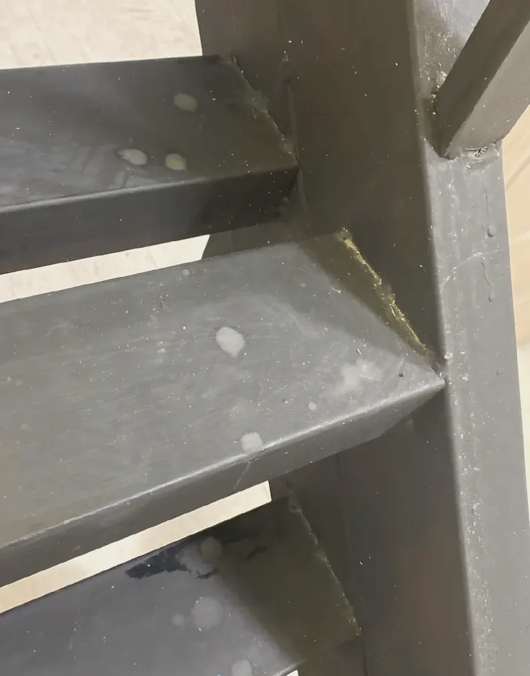현장 구조물 바닥 계단 용접 시공 사진 2